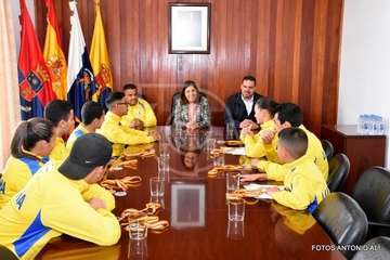 Recepción de la alcaldesa y del concejal de Deportes a los campeones del Club Taz Jinámar (Foto Antonio Alí)